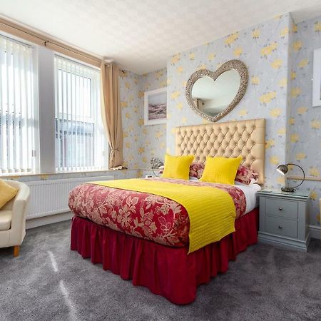 בלקפול Valentine Lodge Over 21 Adult Couples Only מראה חיצוני תמונה