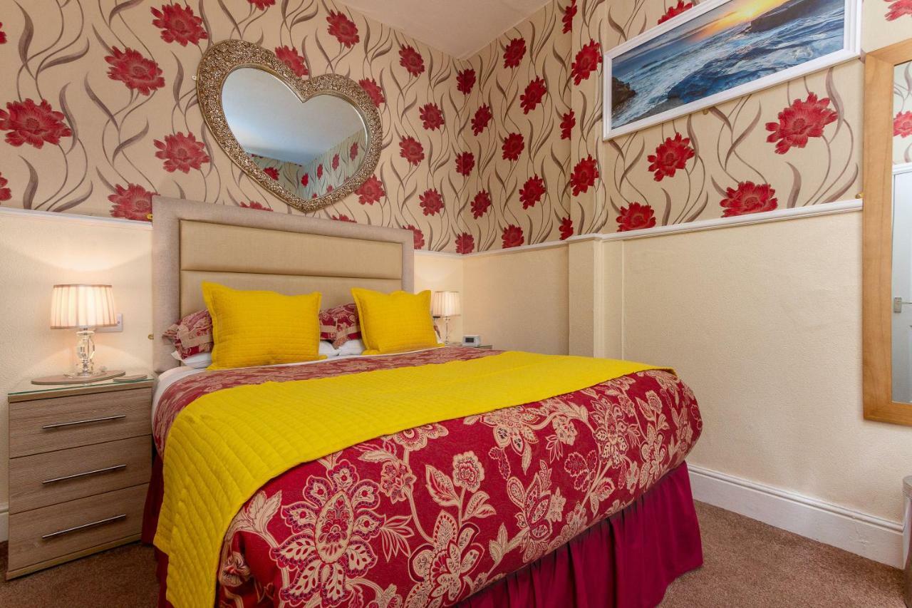 בלקפול Valentine Lodge Over 21 Adult Couples Only מראה חיצוני תמונה