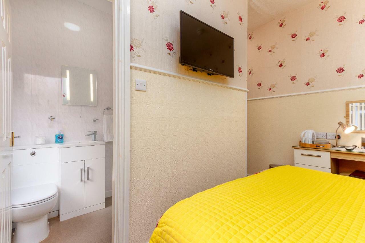 בלקפול Valentine Lodge Over 21 Adult Couples Only מראה חיצוני תמונה