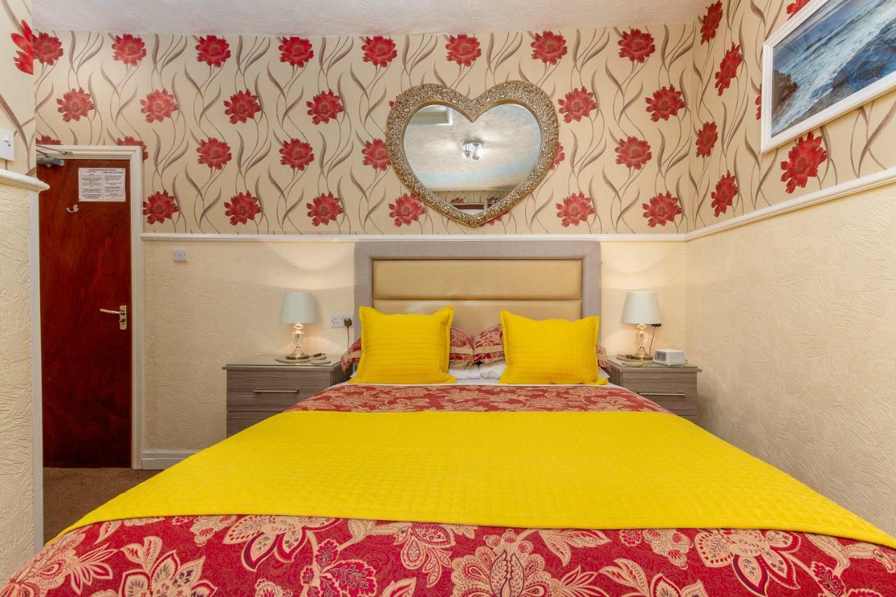 בלקפול Valentine Lodge Over 21 Adult Couples Only מראה חיצוני תמונה